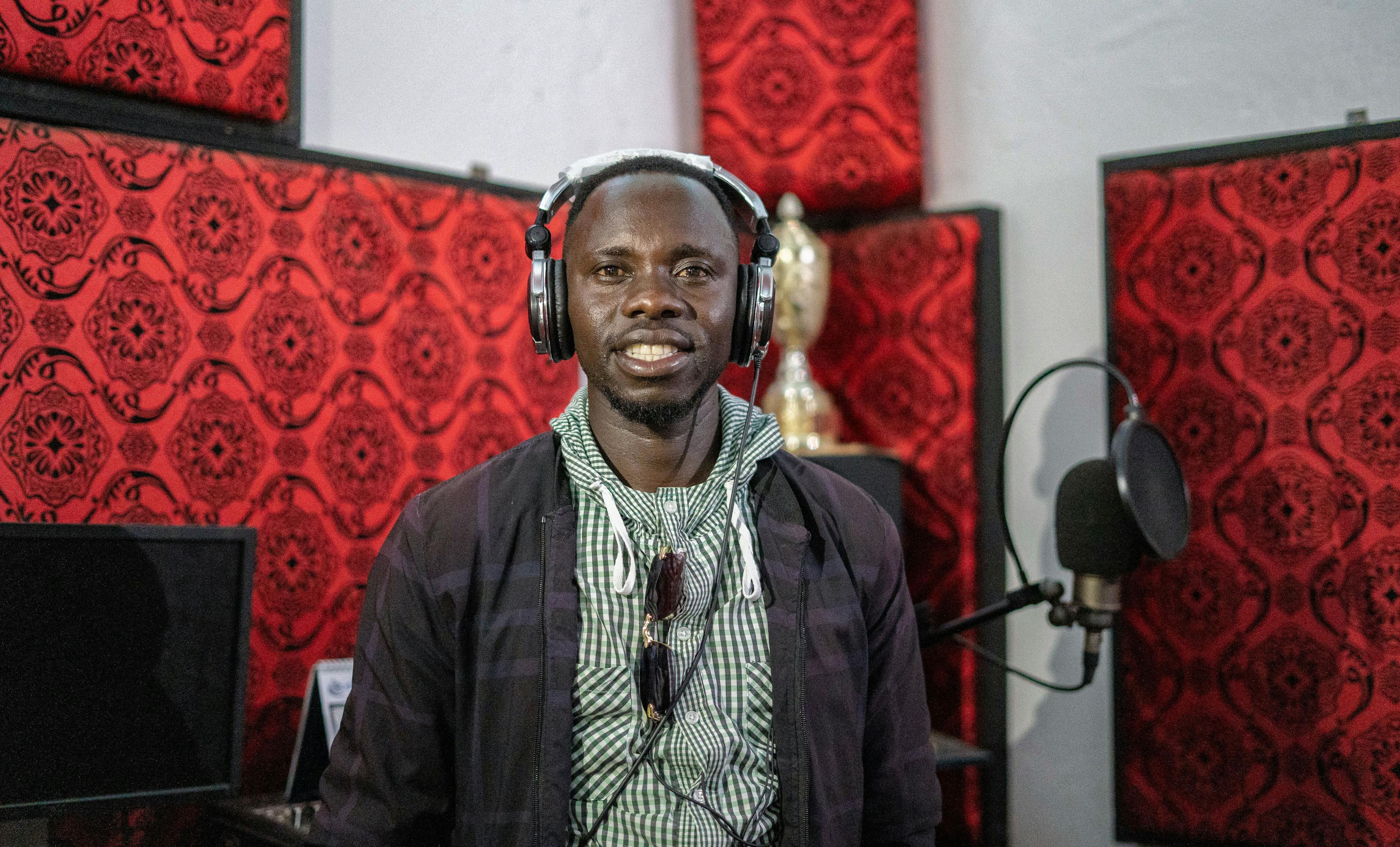 It’s a gamble: cities have their own risks, but it’s worth it. Moving to the city comes with its own climate-related risks — like flooding or heatwaves — but many are willing to pay this price because of the opportunities cities provide. Aspiring gospel singer Franco Anwangkani (26) is paying his way with casual work, while he works towards recording an album.